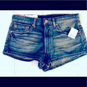 Cute BDG Essential Mid Rise Summer Shorts, Size 28 W